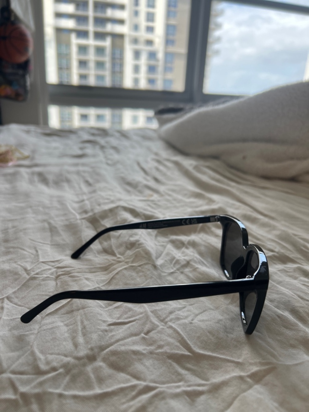 H&M Black Oversized Square Sunglasses - Picture 2 of 11